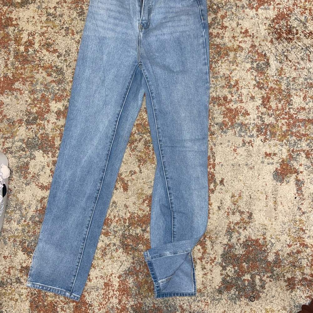 PrettyLittleThing Jeans - Picture 2 of 6